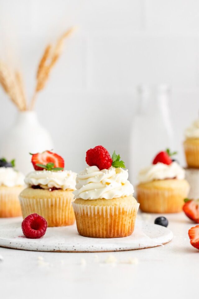 Berries and Cream Cupcakes Mildly Meandering