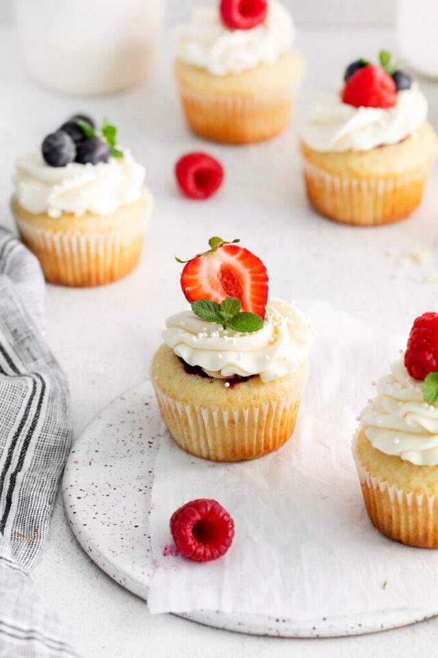 Berries and Cream Cupcakes Mildly Meandering